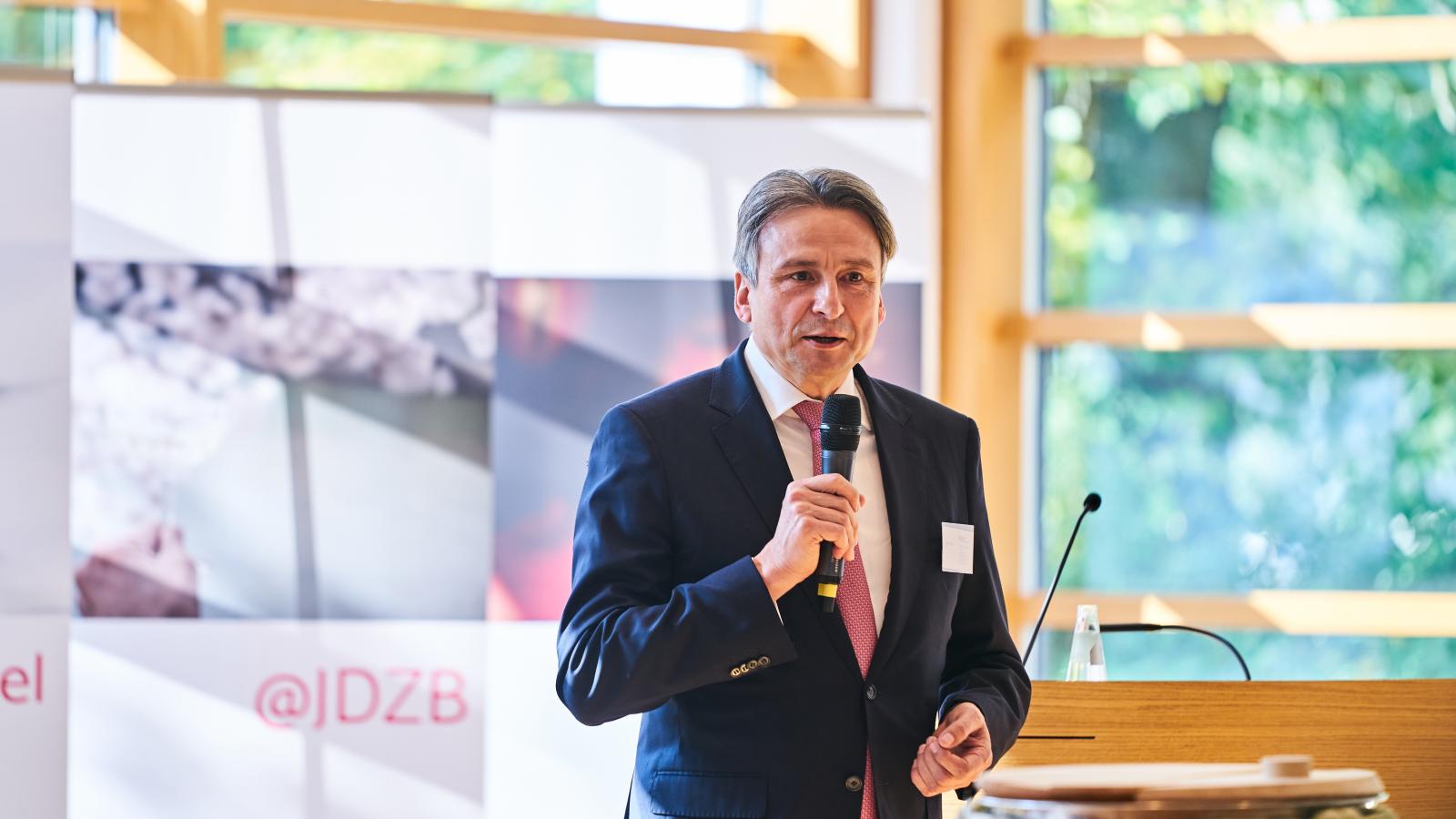 Gerhardt Wiesheu spricht bei der JDZB open Week
