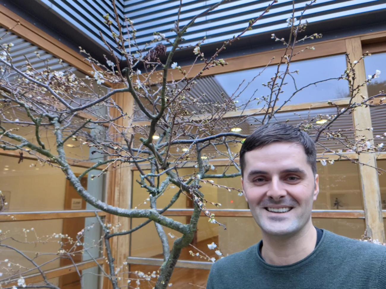 Stefan Pokrandt im innenhof des JDZB